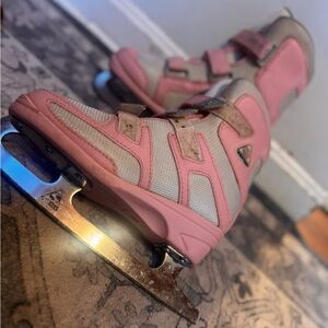 Girls Softec Pink Ice Skates size 3 with Velcro straps nice condition